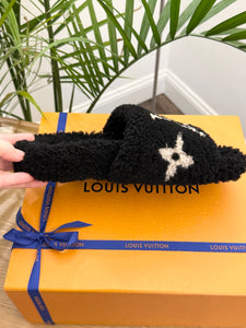 LOUIS VUITTON Shearling Bom Dia Flat Mule in Black/White - EU38