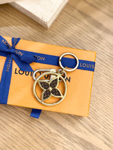 Load image into Gallery viewer, LOUIS VUITTON 2022 Puzzle Flower Monogram Keyring
