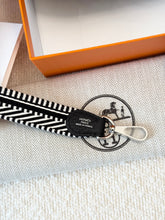 Load image into Gallery viewer, HERMES Evelyne TPM 16 Clemence Leather Amazone Bag - Noir/Ecru/Noir / PHW
