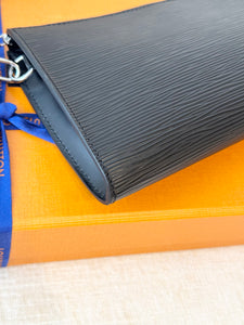 LOUIS VUITTON Epi Leather Pochette Accessoires / Black