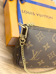 LOUIS VUITTON Monogram Canvas Mini Pochette Accessoires