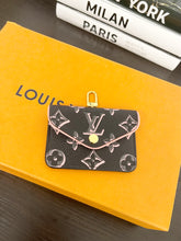 Load image into Gallery viewer, LOUIS VUITTON 2022 Monogram Card Holder in Black
