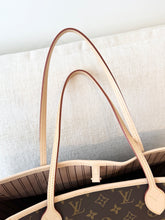 Load image into Gallery viewer, LOUIS VUITTON 2025 Monogram Neverfull MM Monogram Tote / Rose Beige
