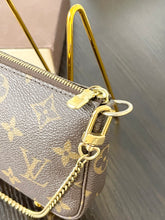 Load image into Gallery viewer, LOUIS VUITTON Monogram Mini Pochette Accessoires
