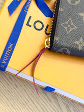 Load image into Gallery viewer, LOUIS VUITTON Clémence Monogram Zippy Wallet in Fuchsia
