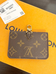 LOUIS VUITTON 2021 Monogram Card Holder in Khaki Green