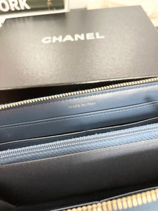 CHANEL Classic Metallic Grained Calfskin Long Zipped Wallet in Blue