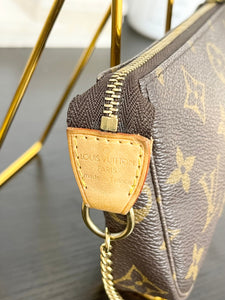 LOUIS VUITTON Monogram Mini Pochette Accessoires