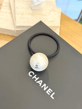 Load image into Gallery viewer, CHANEL Pearl CC Hair Tie in Black/White
