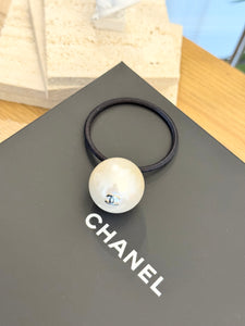 CHANEL Pearl CC Hair Tie in Black/White