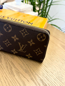 LOUIS VUITTON Clémence Monogram Zippy Wallet in Fuchsia