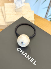 Load image into Gallery viewer, CHANEL Pearl CC Hair Tie in Black/White
