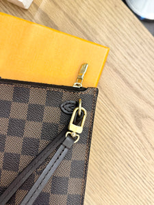 LOUIS VUITTON Neverfull Damier Ebene Pochette Wristlet Pouch in Cherry