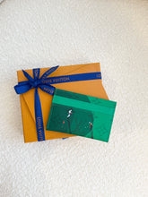 Load image into Gallery viewer, LOUIS VUITTON Golf Green Monogram Heritage Double Card Holder / Green
