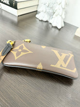 Load image into Gallery viewer, LOUIS VUITTON 2020 Monogram Giant Rectangular Wristlet Pouch
