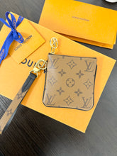 Load image into Gallery viewer, LOUIS VUITTON 2023 Monogram Reverse Square Wristlet Pouch
