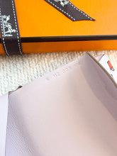 Load image into Gallery viewer, HERMES 2025 Calvi Duo Suitcase &quot;Valises&quot; Printed Swift Leather / Mauve Pale
