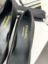 Load image into Gallery viewer, CHANEL 2020 Grosgrain Fabric Uniform Pumps in Black - EU37
