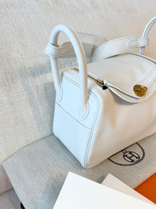 HERMES 2024 Swift Calfskin Leather Mini Lindy Handbag / White / GHW