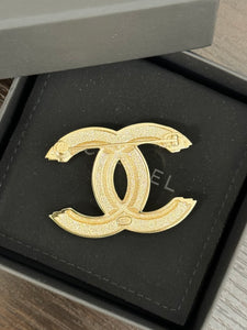 CHANEL Crystal CC Brooch - Gold