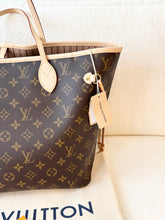 Load image into Gallery viewer, LOUIS VUITTON 2025 Monogram Neverfull MM Monogram Tote / Rose Beige

