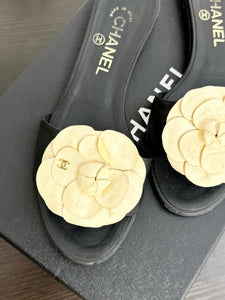 CHANEL Camellia Flower Leather Flat Sandals in Black/White - EU37.5