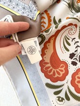 Load image into Gallery viewer, Hermès 2025 Guepards Bandana Double Face Scarf 90 in Noir / Ardoise / Rose
