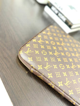 Load image into Gallery viewer, LOUIS VUITTON Monogram Canvas 15 Inch Laptop Case
