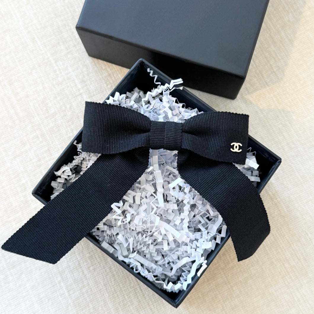 ✨NEW✨CHANEL Grosgrain Bow CC Hair Clip / Black