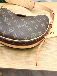 LOUIS VUITTON 2024 Monogram Croissant MM Shoulder Bag