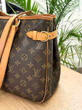 Load image into Gallery viewer, LOUIS VUITTON Monogram Batignolles Horizontal Shoulder Bag
