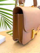 Load image into Gallery viewer, HERMES Constance 24 Evercolor Leather Shoulder Bag in Gold
