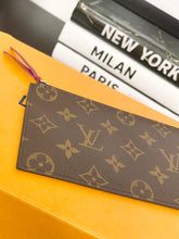 Load image into Gallery viewer, LOUIS VUITTON 2022 Monogram Félicie Pochette Zippy Coin Holder in Fuchsia
