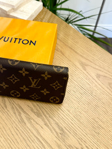 LOUIS VUITTON Clémence Monogram Zippy Wallet in Fuchsia