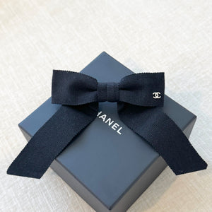✨NEW✨CHANEL Grosgrain Bow CC Hair Clip / Black