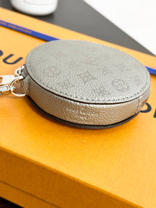 LOUIS VUITTON 2023 Bella Mahina Leather Round Coin Purse in Gray Metallic