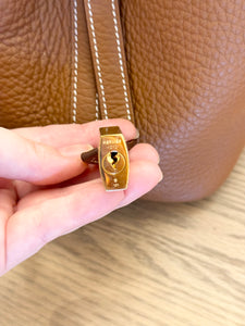 HERMES Taurillon Clemence Picotin Lock 18 PM Bucket Bag in Gold