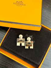 Load image into Gallery viewer, HERMES Rose Gold Lacquer Eileen Earrings in White
