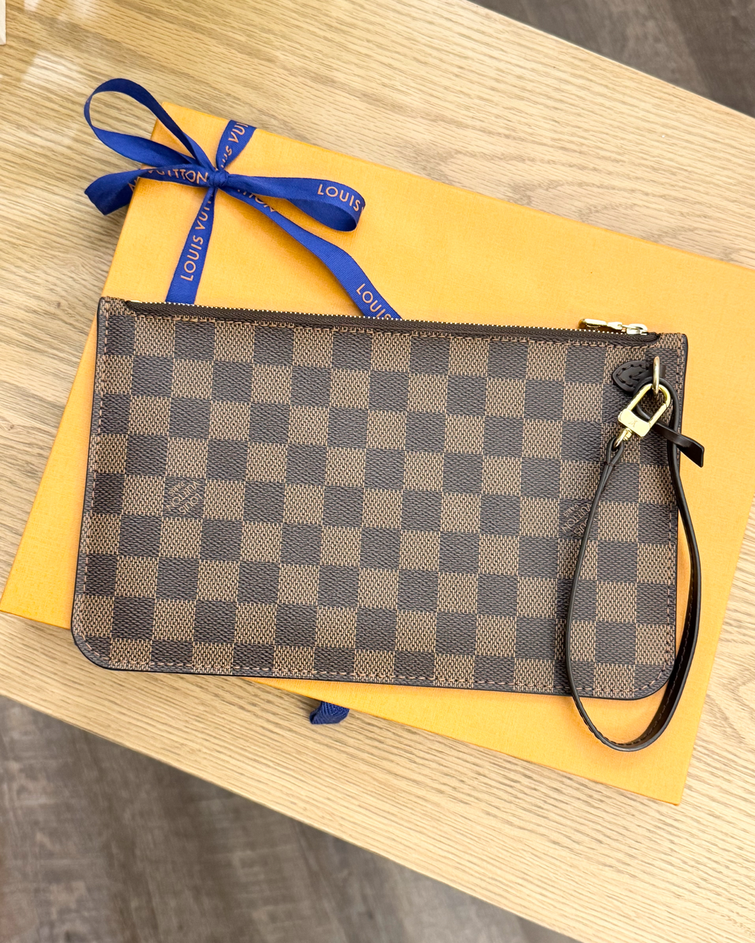 LOUIS VUITTON Neverfull MM Damier Ebene Pochette Wristlet Pouch in Cherry
