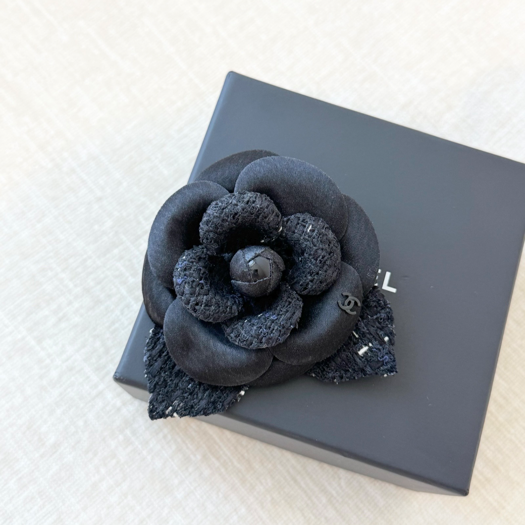 ✨NEW✨CHANEL Tweed Fabric Camellia Pin Brooch / Black