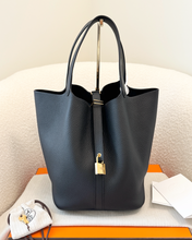 Load image into Gallery viewer, HERMES 2025 Sac Picotin Lock 26 Clemence Leather Bag - Noir / GHW
