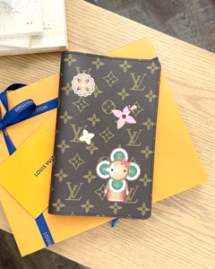 LOUIS VUITTON 2024 Limited Edition Monogram Canvas Emily Notebook Cover MM