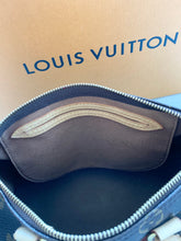 Load image into Gallery viewer, [SOLD] Louis Vuitton Speedy 25 Monogram Satchel Bag
