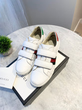 Load image into Gallery viewer, GUCCI New Ace Logo Sneakers In White EU37
