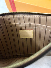 Load image into Gallery viewer, LOUIS VUITTON 2022 Neverfull GM Monogram Wristlet Pouch In Beige
