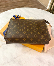 Load image into Gallery viewer, LOUIS VUITTON Monogram Toiletry Pouch 26
