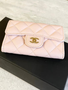 CHANEL 2021 Caviar Quilted Flap Card Holder In Light Pink