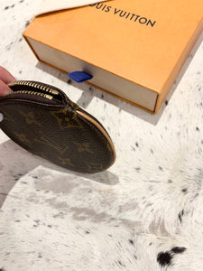 LOUIS VUITTON Monogram Round Coin Purse