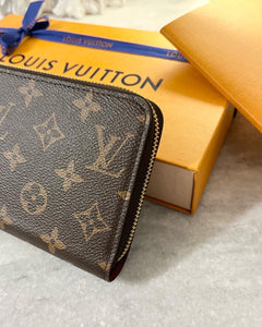 LOUIS VUITTON Monogram Zippy Wallet in Fuchsia