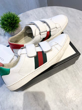 Load image into Gallery viewer, GUCCI New Ace Logo Sneakers In White EU37
